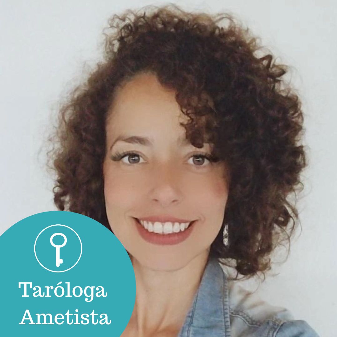 💕Taróloga Ametista💕 Olá! Sou oraculista e terapeuta integrativa. Além dos oráculos e dos meus conhecimentos em Astrologia e Numerologia, utilizo a minha intuição para ser um instrumento da espiritualidade para a auxiliar na sua evolução. A leitura de cartas ajuda-a a ter as respostas que procura, dá conselhos e orientações de como agir e amplia as suas perspectivas. Tenha mais clareza sobre o seu momento, situação e as tendências futuras em qualquer área da sua vida: amorosa, financeira, profissional, estudos, saúde, família, filhos, amigos, viagens, espiritualidade. Sentiu que posso ser uma contribuição? Será um prazer falar com consigo! Taróloga Amestista www.chavemistica.com #tarot #consultastarot #chavemistica #tarologa